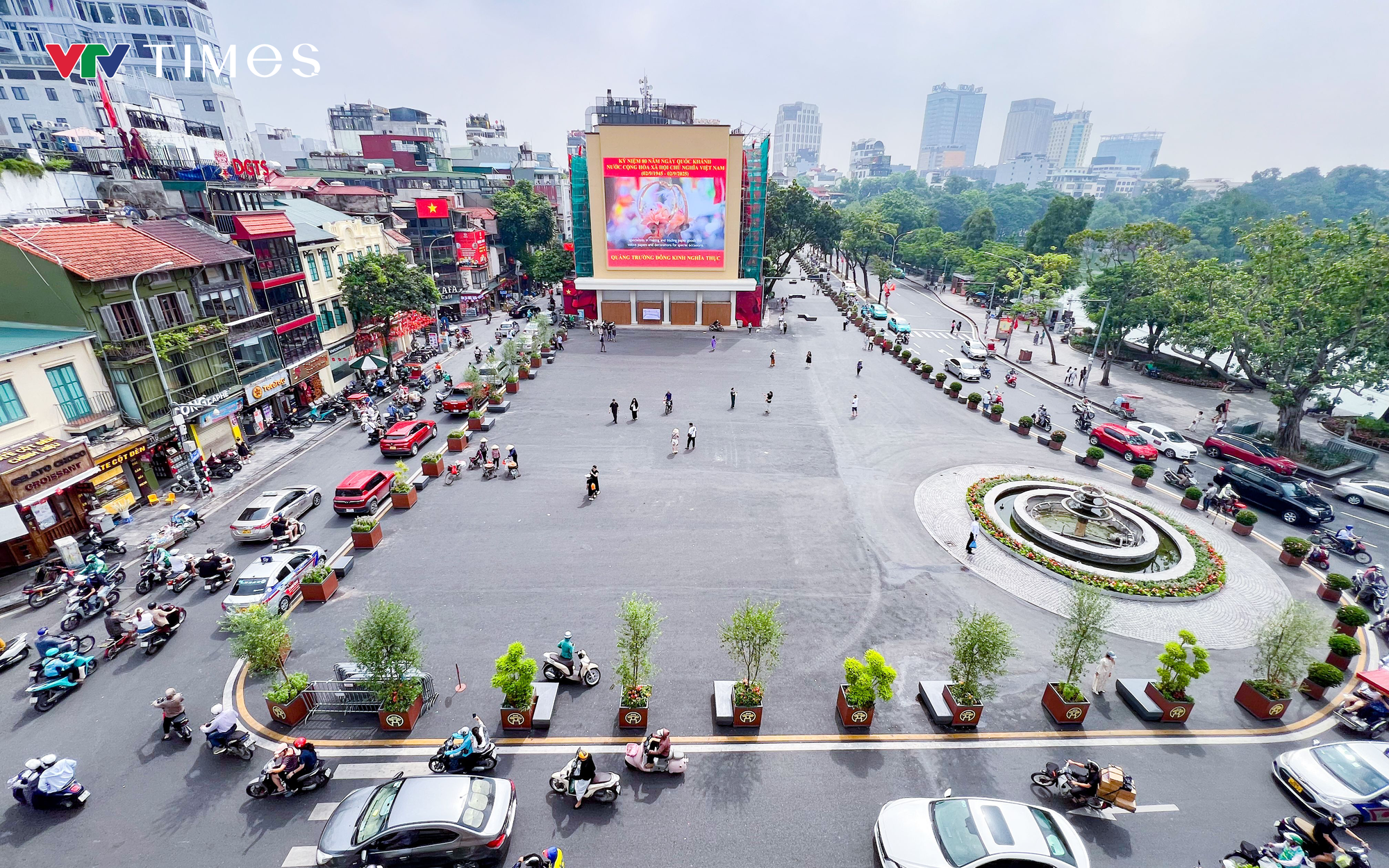 Quảng trường Đông Kinh Nghĩa Thục khoác lên mình diện mạo mới - Ảnh 1