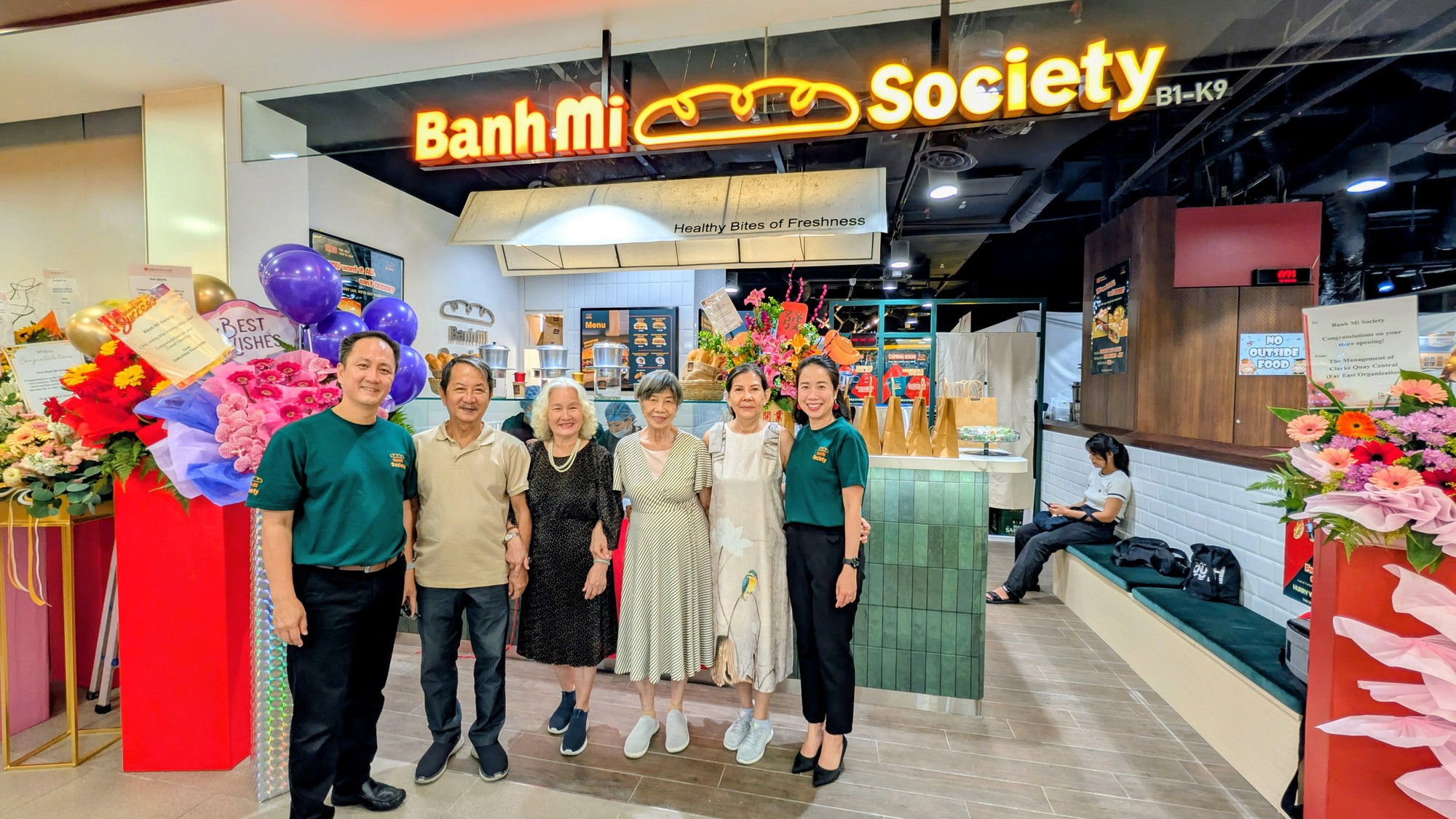 Nữ Giám đốc người Việt bỏ Google, mở tiệm bánh mì tại Singapore: "Bạn bè ai cũng sốc nhưng với tôi – đã đến lúc làm điều gì đó mới" - Ảnh 9