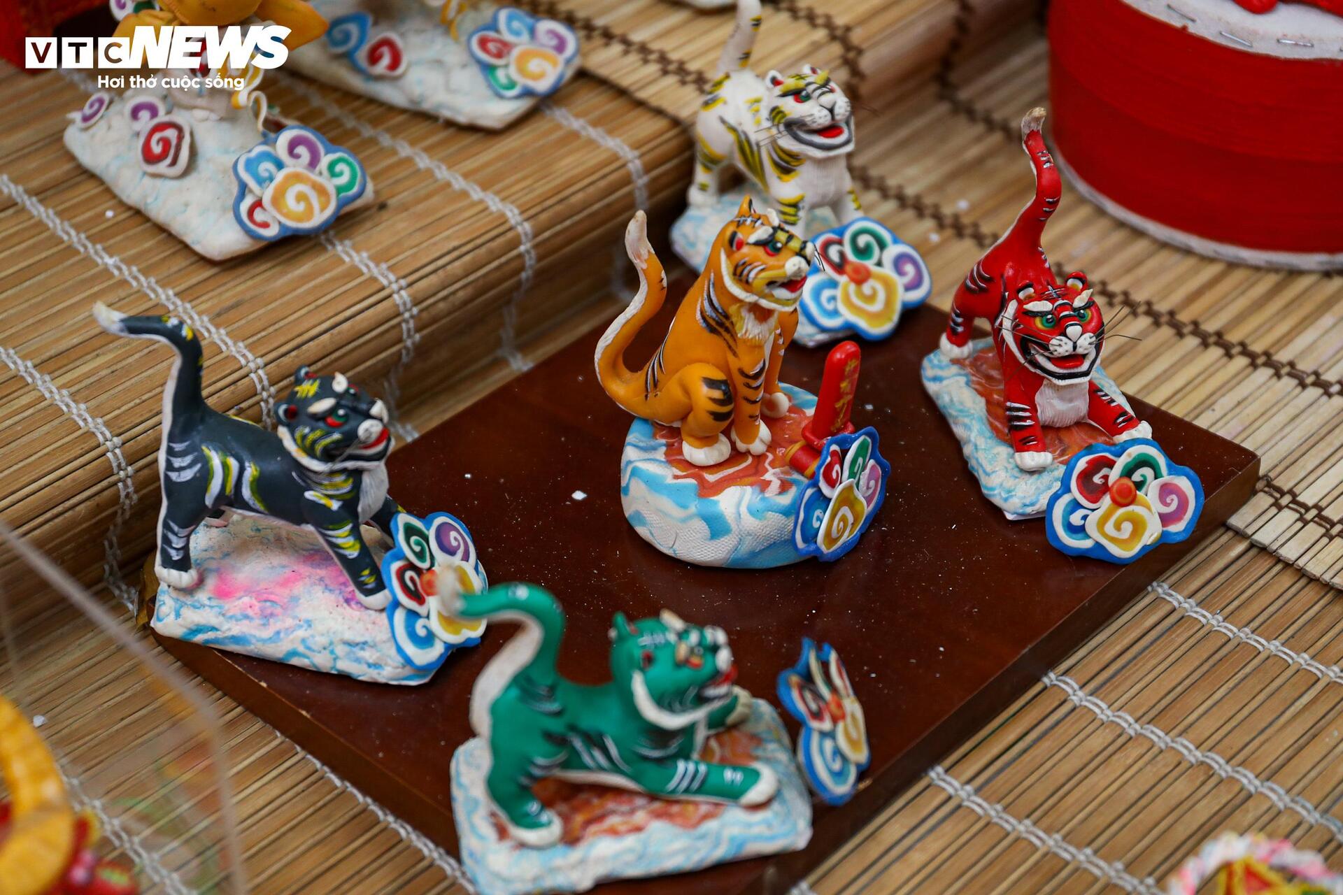 Đồ chơi trung thu thất truyền giá bạc triệu hút khách - Ảnh 15