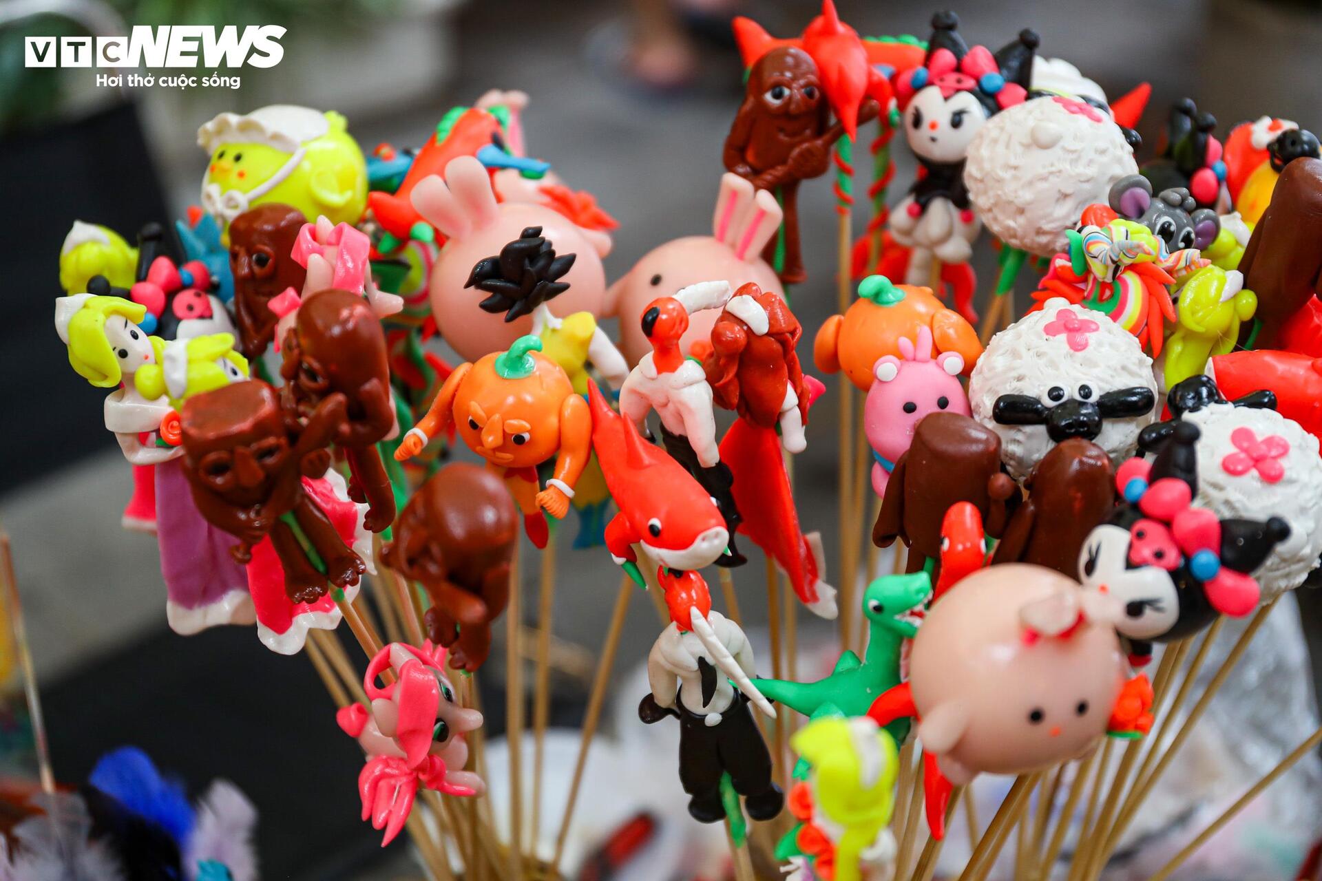 Đồ chơi trung thu thất truyền giá bạc triệu hút khách - Ảnh 16