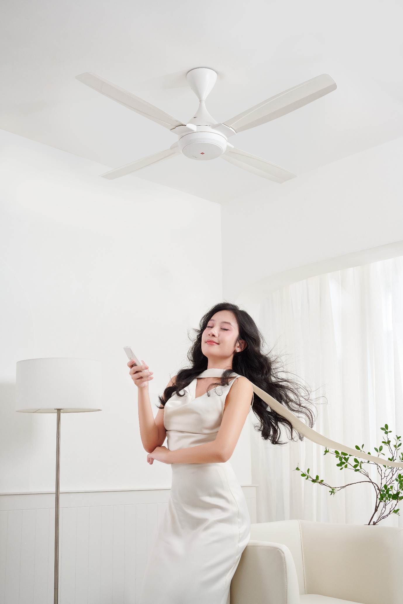 Mát hơn, êm hơn, đẳng cấp hơn với quạt trần G56DG từ KDK - Ảnh 1