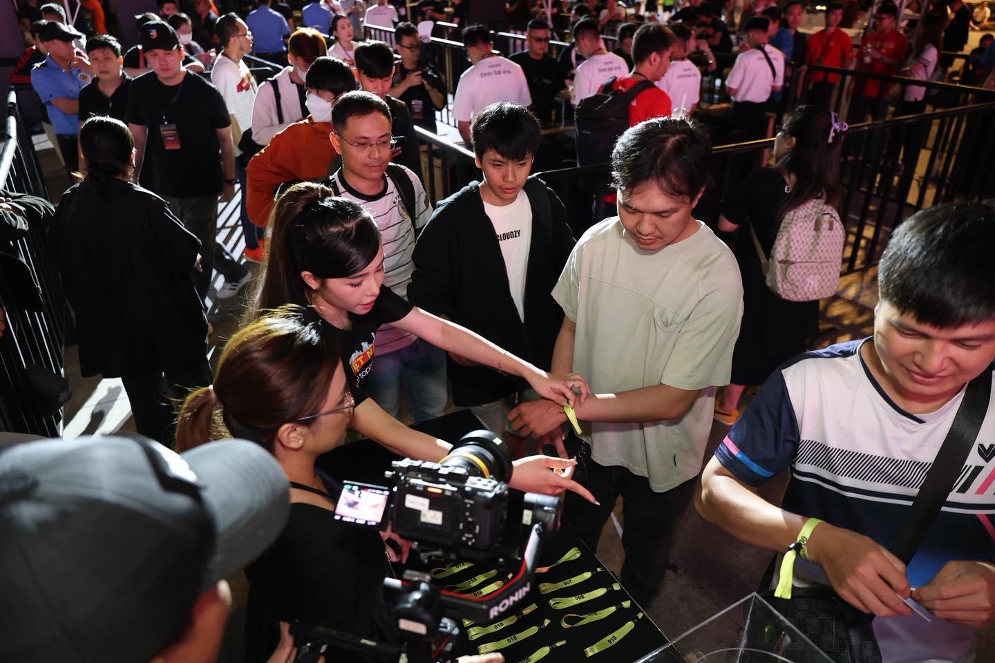 Một mùa iPhone thành công, TopZone xô đổ mọi kỷ lục của mình từ trước tới nay - Ảnh 1