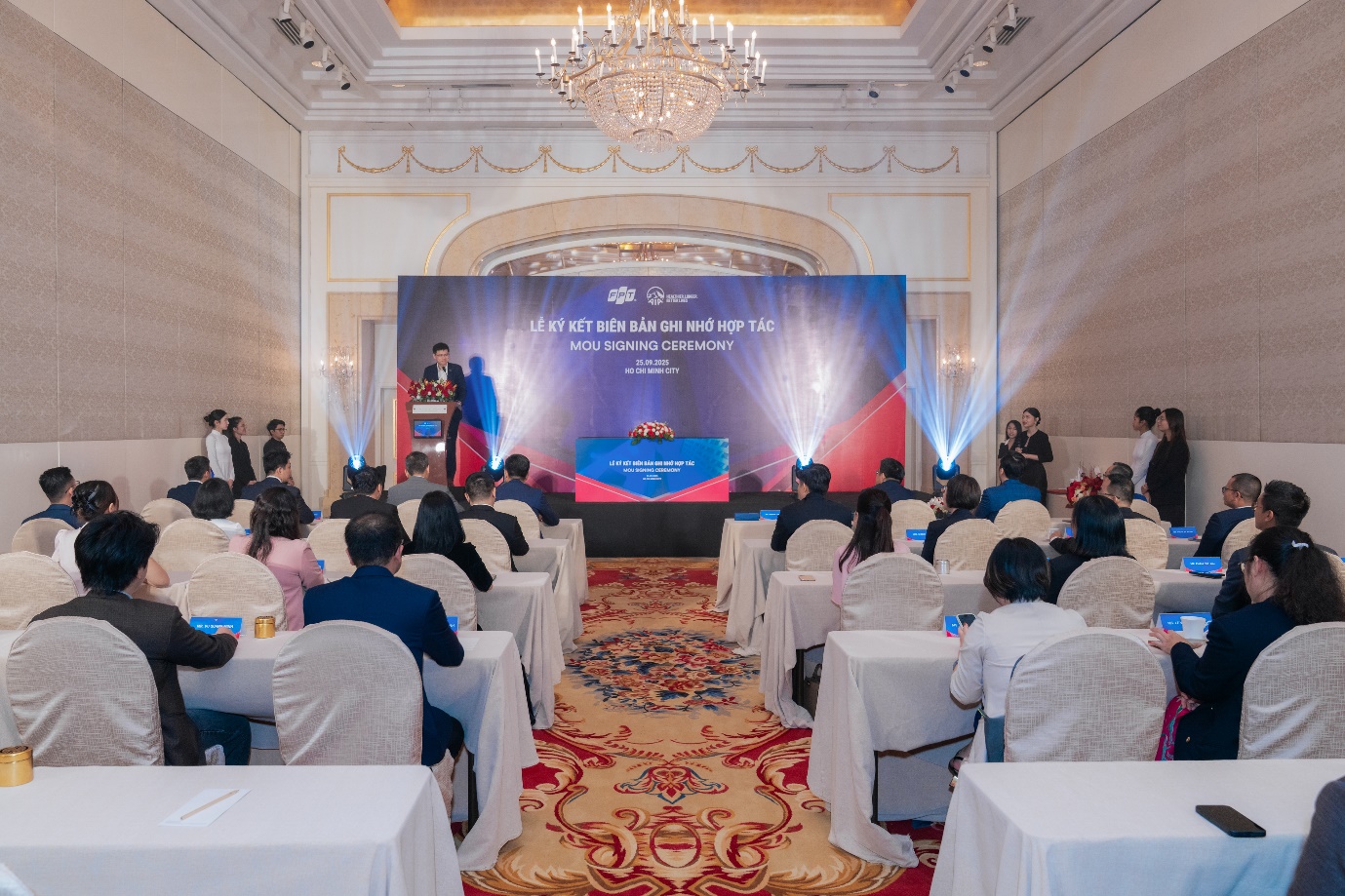 AIA Việt Nam và FPT hợp tác thúc đẩy chuyển đổi số lĩnh vực bảo hiểm sức khỏe - Ảnh 1