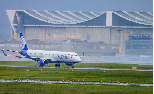 Vừa dỡ lệnh trừng phạt với đồng minh thân cận nhất của Nga, Mỹ lại vô tình tạo cơ hội lớn cho ngành công nghiệp bao trọn 11 múi giờ của Moscow - Ảnh 1