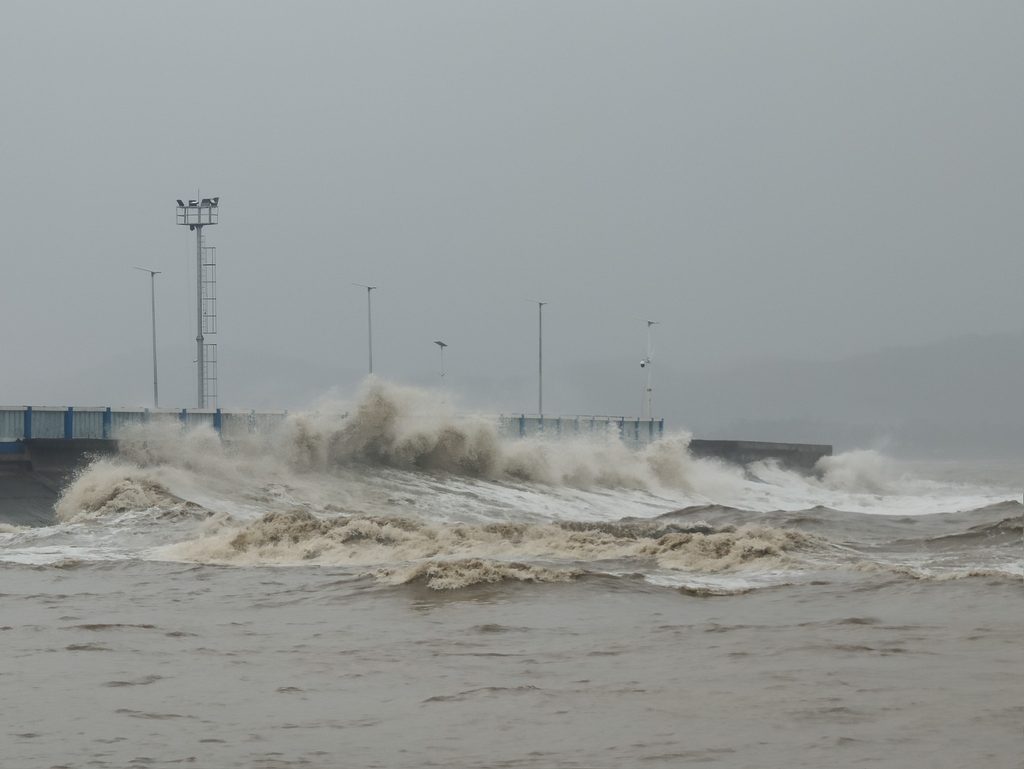 Bão Bualoi đổ bộ 4 lần vào Philippines, xuất hiện diễn biến bất ngờ - Ảnh 1