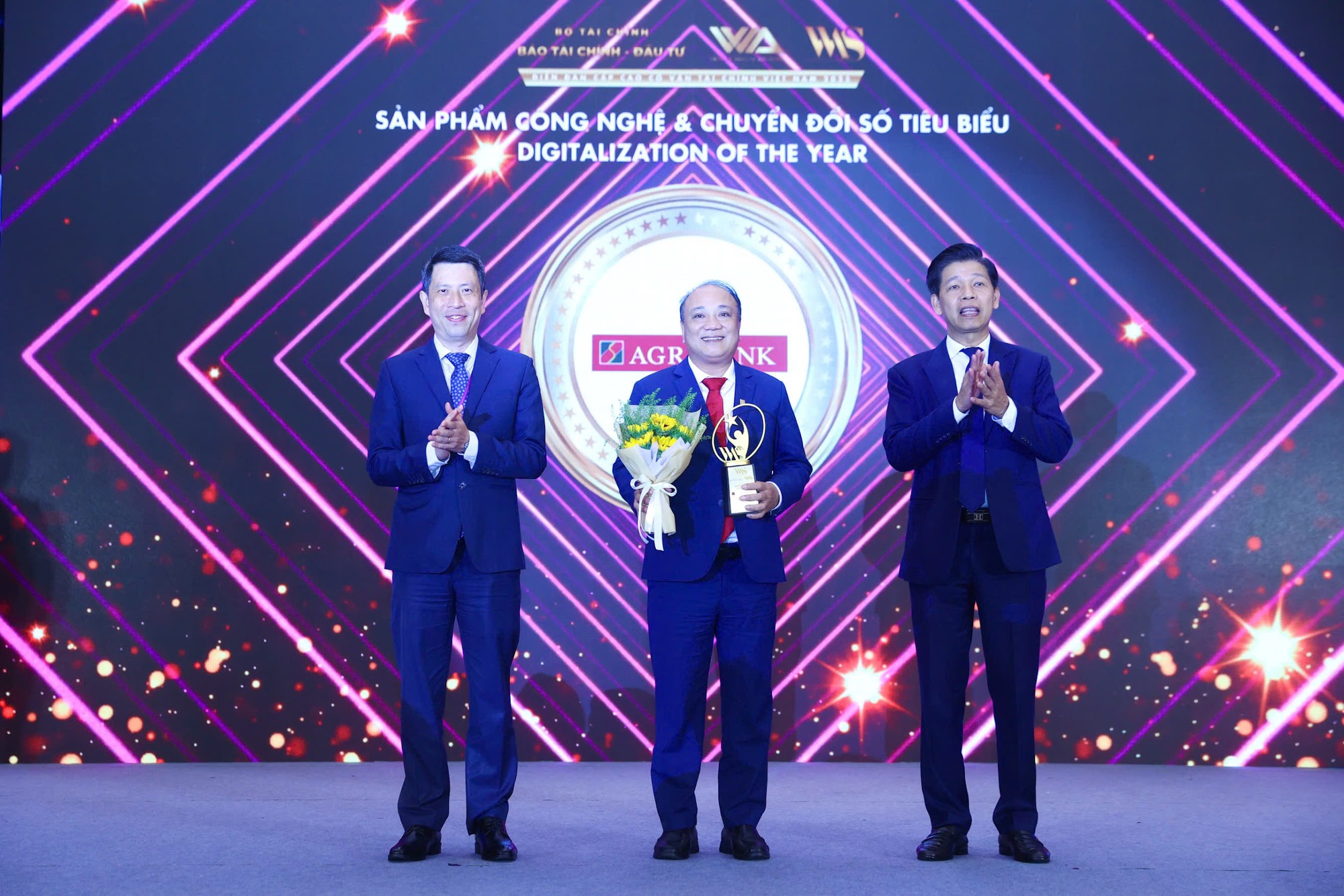 Agribank được vinh danh 3 sản phẩm, dịch vụ tài chính tiêu biểu năm 2025, khẳng định vị thế dẫn đầu - Ảnh 1