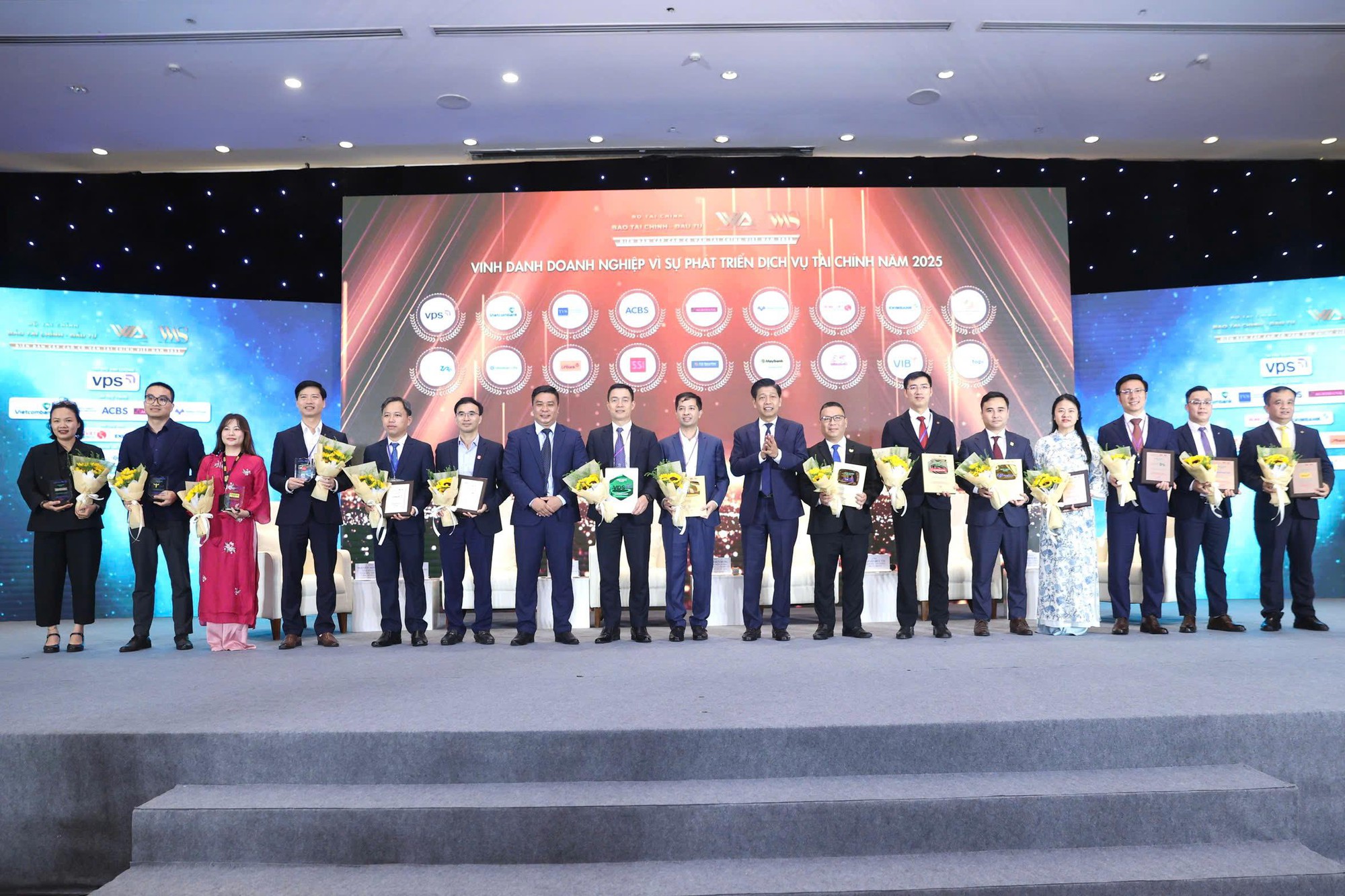 Agribank được vinh danh 3 sản phẩm, dịch vụ tài chính tiêu biểu năm 2025, khẳng định vị thế dẫn đầu - Ảnh 4