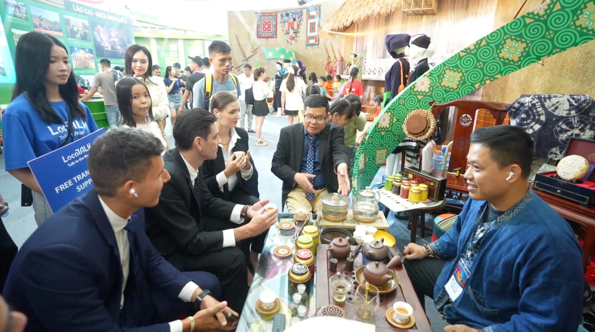 Startup Việt ra mắt LocaTalk: biến mọi AirPods thành thiết bị giao tiếp đa ngôn ngữ - Ảnh 2