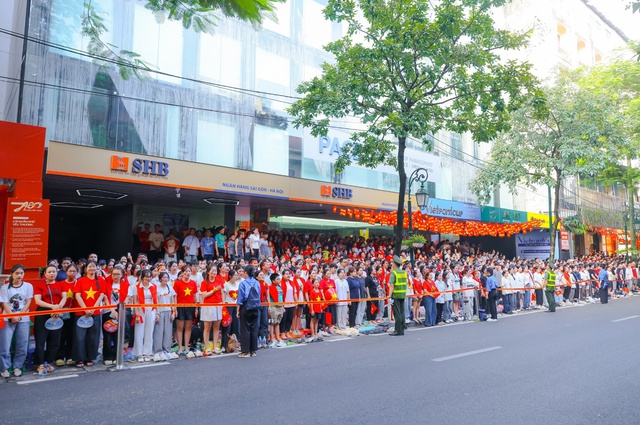 SHB đồng hành Fandom Yêu Nước: Tự hào hành trình lan toả niềm hạnh phúc là người Việt Nam - Ảnh 4