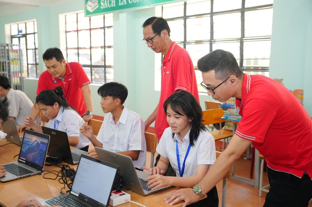 Keppel tiếp thêm hành trang công nghệ cho 1.200 học sinh - Ảnh 3