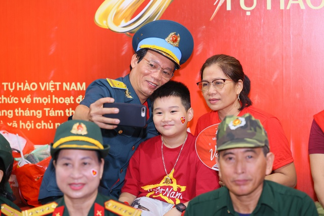 SHB đồng hành Fandom Yêu Nước: Tự hào hành trình lan toả niềm hạnh phúc là người Việt Nam - Ảnh 7