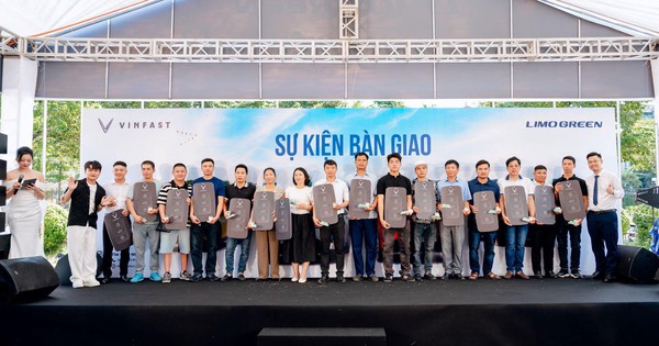 250 chiếc VinFast Limo Green đồng loạt bàn giao khắp 3 miền