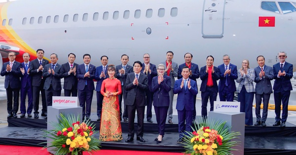Chủ tịch nước chứng kiến Vietjet nhận bàn giao tàu bay Boeing đầu tiên