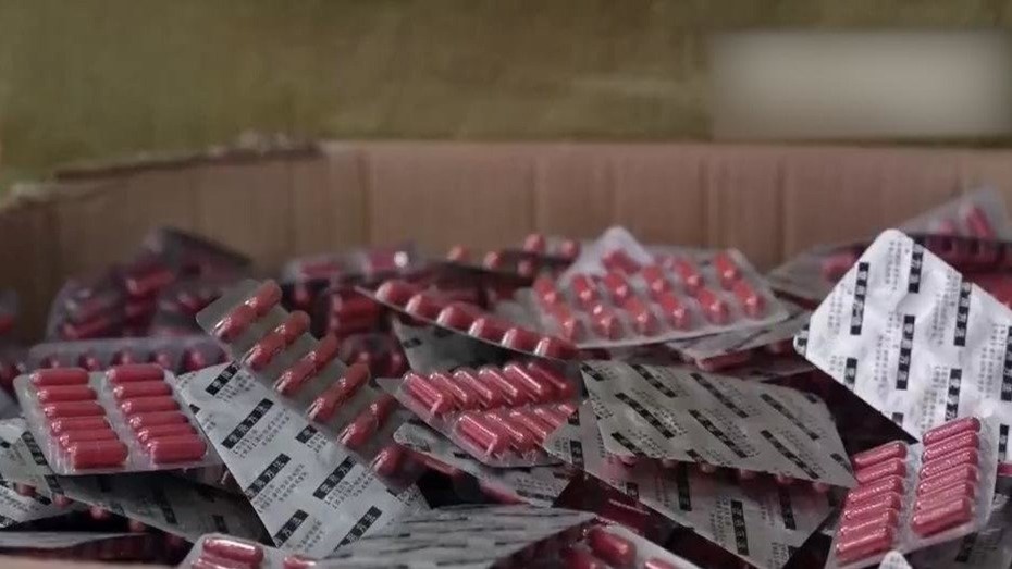 Đột kích một hiệu thuốc, công an triệt phá đường dây sản xuất thuốc tiểu đường, hạ huyết áp giả từ tinh bột, tịch thu sản phẩm trị giá 185 tỷ đồng - Ảnh 1