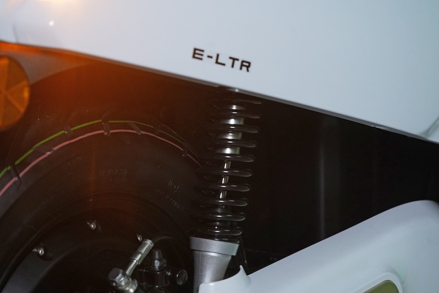 Xe máy điện 'chất' như Vespa: Đi 105 km/lần sạc, có thể lắp đến 2 pin, giá 43 triệu đồng - Ảnh 6