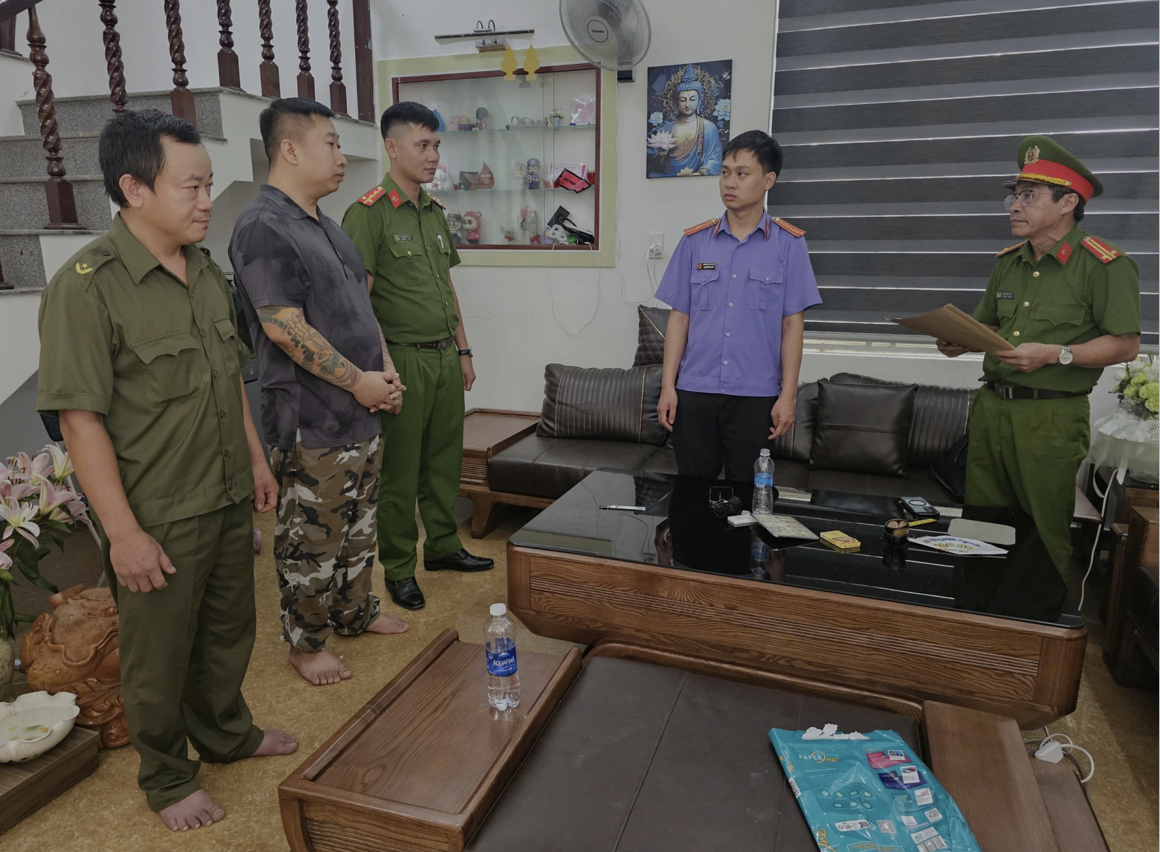 Nhóm đối tượng thu lợi hơn 10 tỷ đồng từ hoạt động tín dụng đen - Ảnh 1