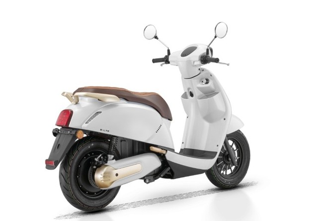 Xe máy điện 'chất' như Vespa: Đi 105 km/lần sạc, có thể lắp đến 2 pin, giá 43 triệu đồng - Ảnh 2