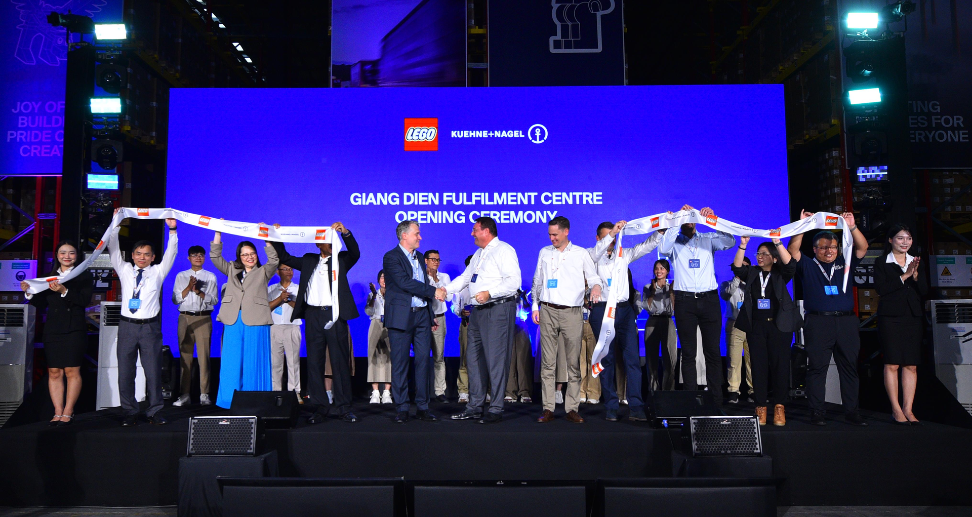 Sau 'siêu nhà máy' hơn 1 tỷ USD lớn thứ 2 châu Á, Tập đoàn LEGO tiếp tục mở trung tâm phân phối rộng hơn 10.200m2 tại Việt Nam: Địa phương nào được lựa chọn? - Ảnh 1