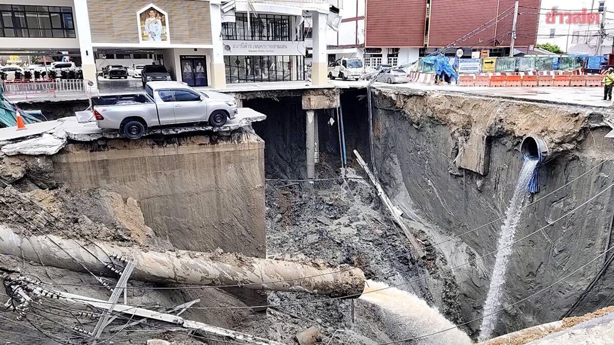 Clip kinh hoàng: Hố tử thần sâu 50m "nuốt trọn" đường trước 1 bệnh viện lớn, Bangkok phong tỏa khẩn khu vực - Ảnh 1