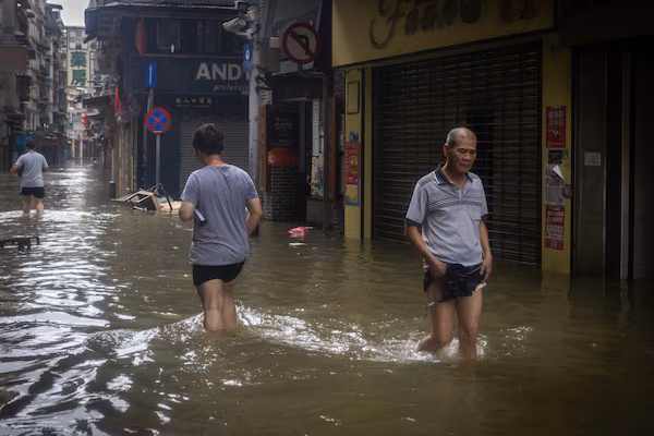 Ragasa đi qua để lại gì: Khung cảnh buồn của những đống hoang tàn ngổn ngang sau cơn bão mạnh nhất năm 2025 - Ảnh 3