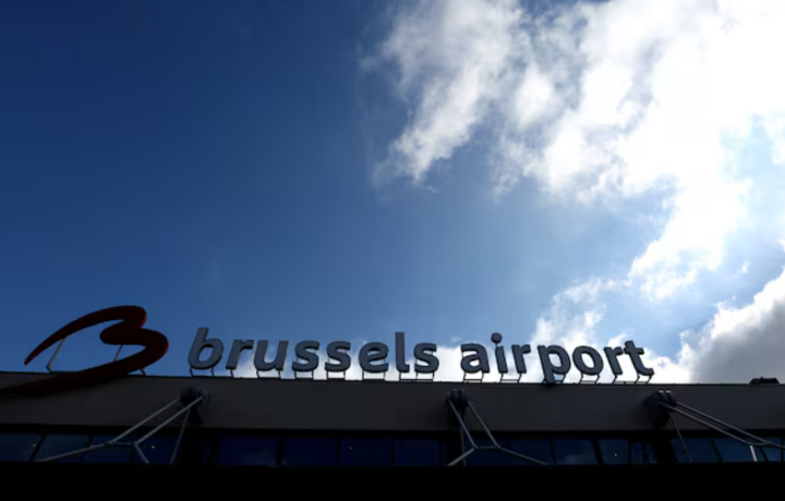 Sân bay châu Âu hỗn loạn vì tấn công mạng - Ảnh 1