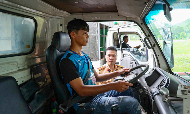 Quyết định giảm 30% lệ phí đăng ký xe, rút ngắn thời gian cấp giấy phép lái xe - Ảnh 1