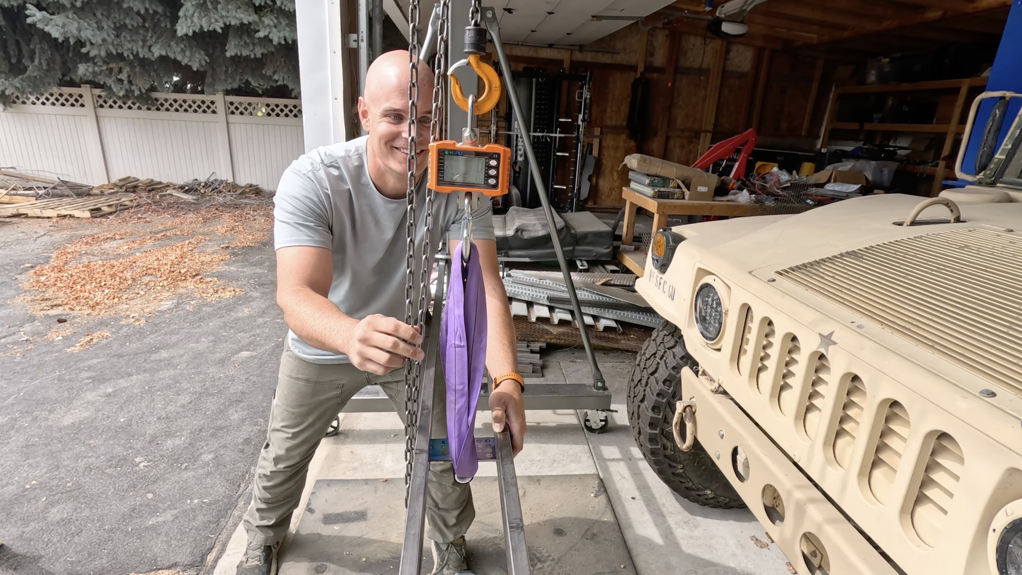 iPhone Air mỏng dính nhưng không thể bẻ gãy, phải dùng máy áp lực gần 100kg mới chịu cong - Ảnh 4