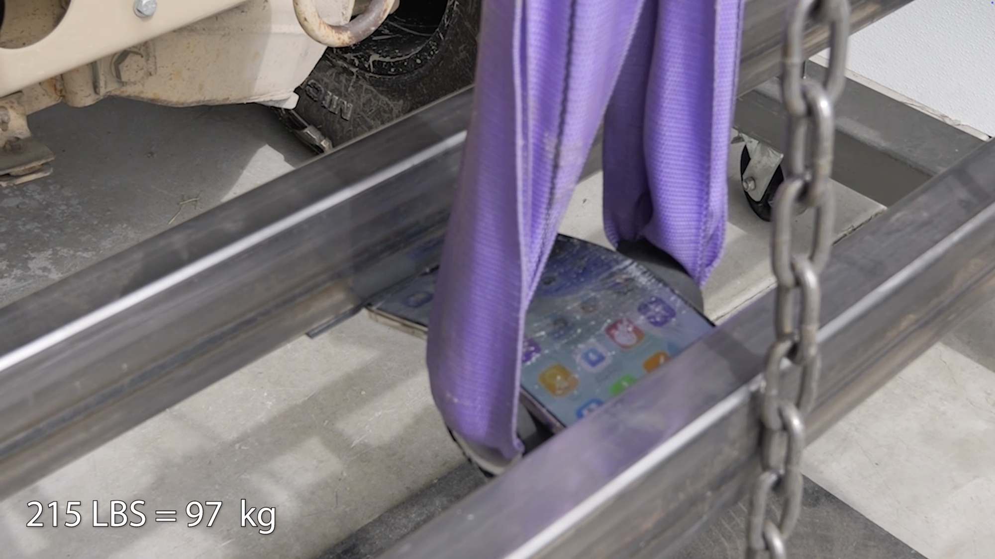 iPhone Air mỏng dính nhưng không thể bẻ gãy, phải dùng máy áp lực gần 100kg mới chịu cong - Ảnh 5