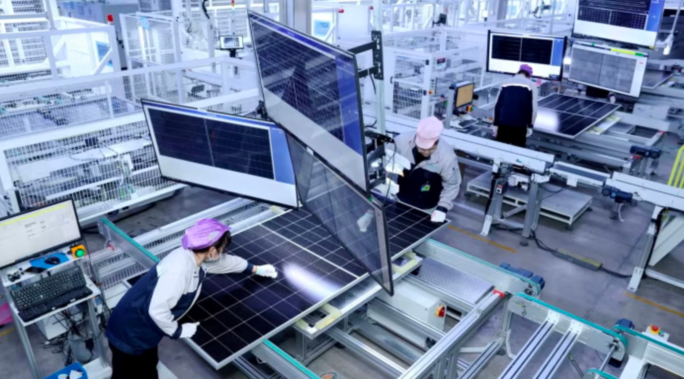Bong bóng pin mặt trời của Trung Quốc vỡ tung: Top 6 doanh nghiệp lỗ hàng tỷ USD, giá bán rơi tự do, Bắc Kinh cân nhắc thành lập quỹ giải cứu - Ảnh 1