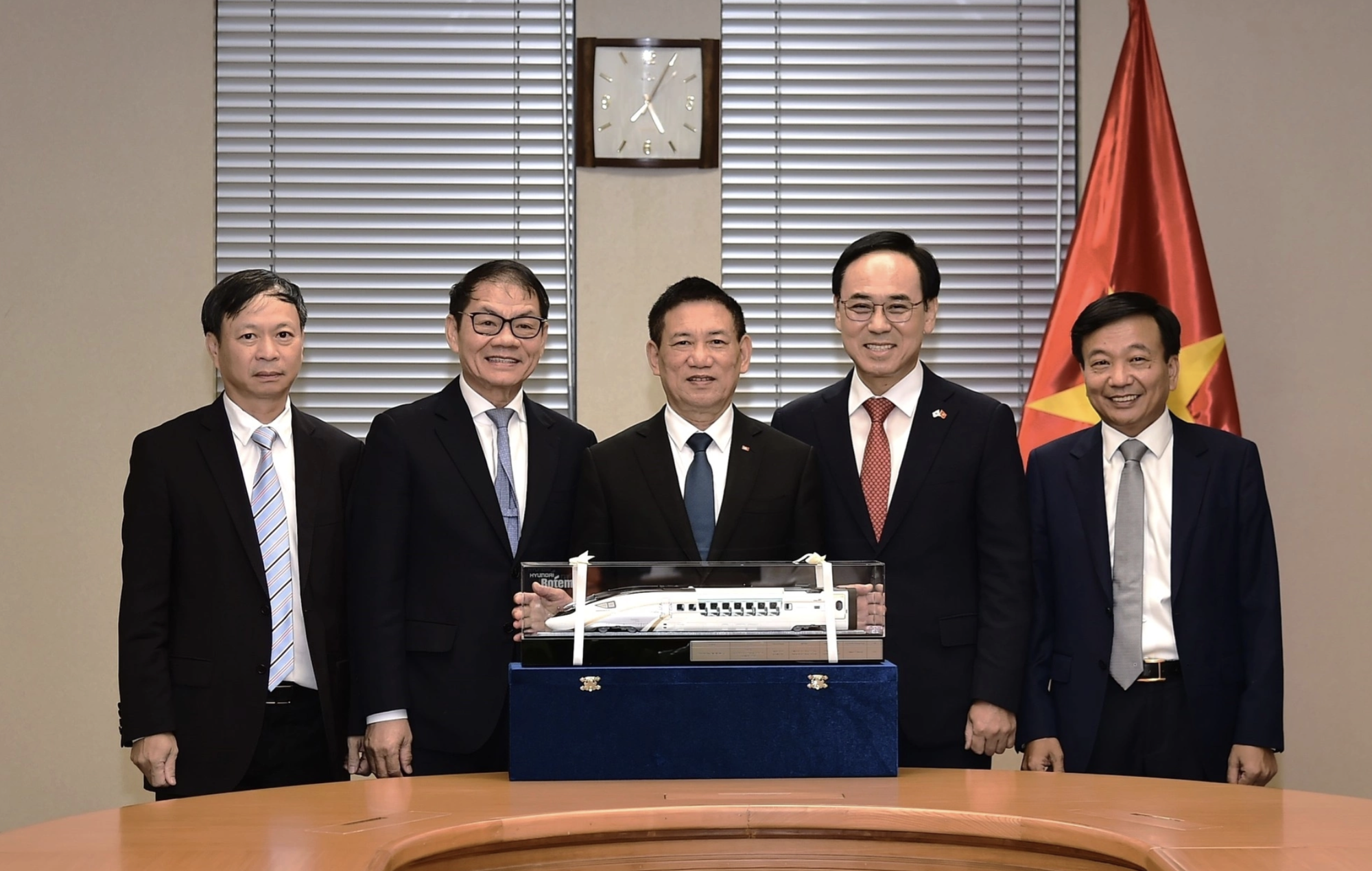 Thaco của tỷ phú Trần Bá Dương muốn hợp tác phát triển đường sắt với công ty con của Hyundai - Ảnh 1