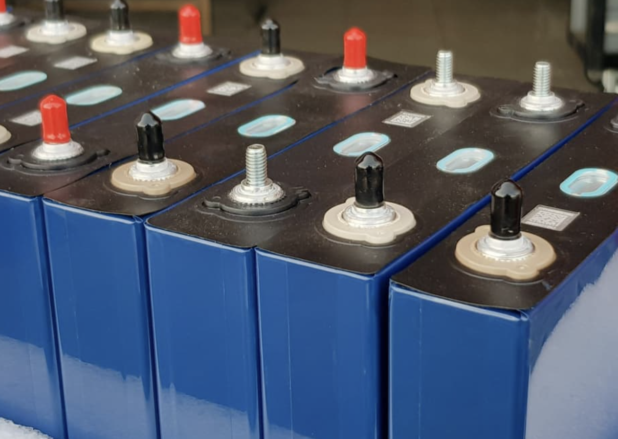 Trung Quốc lại đi trước thế giới một bước: Làm pin xe điện từ muối, sạc đầy chỉ trong vài phút, sau 500 chu kỳ vẫn giữ dung lượng ở mức 70% - Ảnh 1