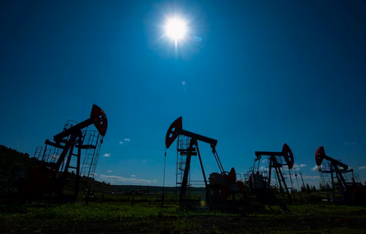 Quốc gia châu Á vừa giáng đòn trừng phạt, mạnh tay ép giá dầu Nga: Là khách hàng mua cả triệu thùng từ Moscow, vẫn phụ thuộc lớn vào nguồn cung từ dự án ở vùng Viễn Đông - Ảnh 1