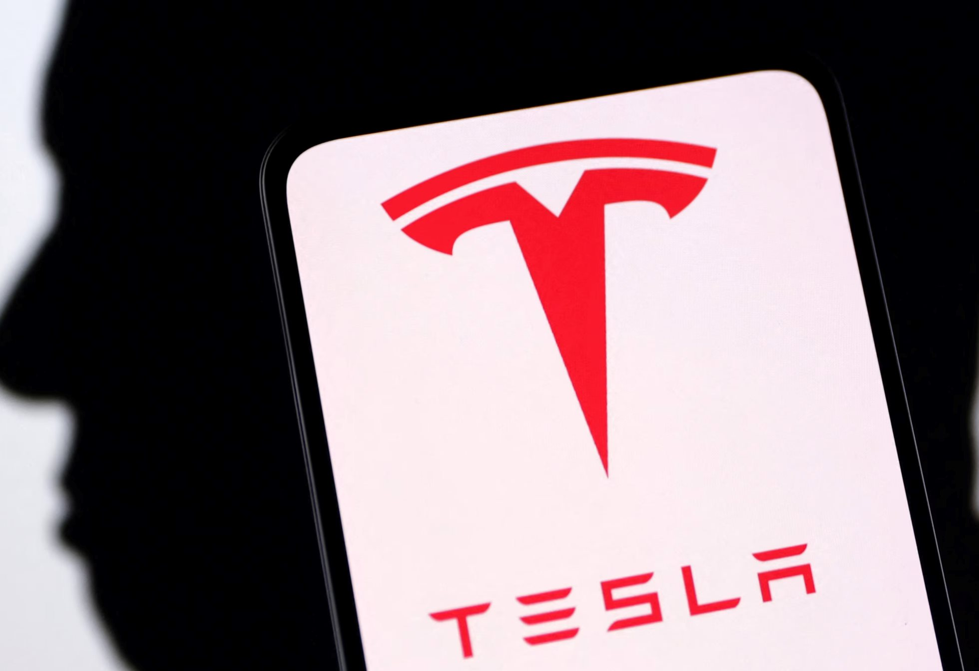 Kỹ sư 8 năm của Tesla từ chức, báo buộc Elon Musk thao túng dư luận - Ảnh 1