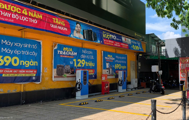 V-Green của tỷ phú Phạm Nhật Vượng hợp tác cùng Thế giới di động biến 2.000 cửa hàng thành trạm sạc và đổi pin xe điện - Ảnh 2