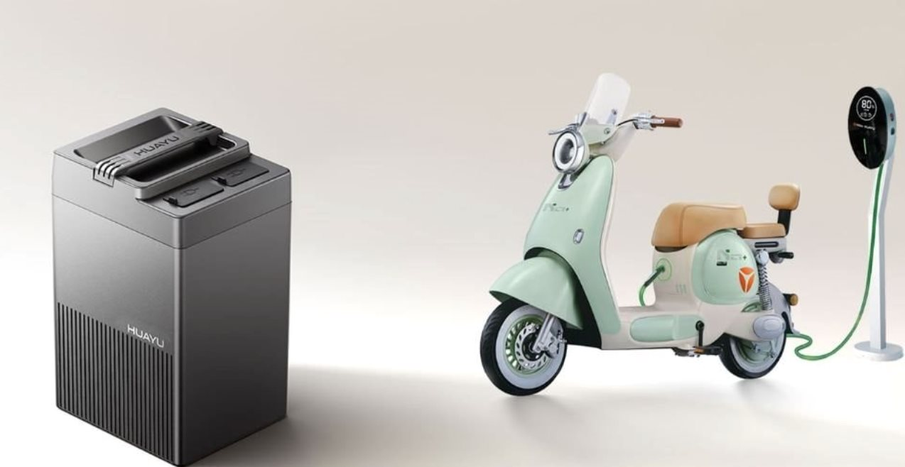 Hãng xe máy điện Trung Quốc thách thức vị thế của Honda, Yamaha nhờ tự sản xuất pin, động cơ, giá rẻ hơn 30% - Ảnh 1