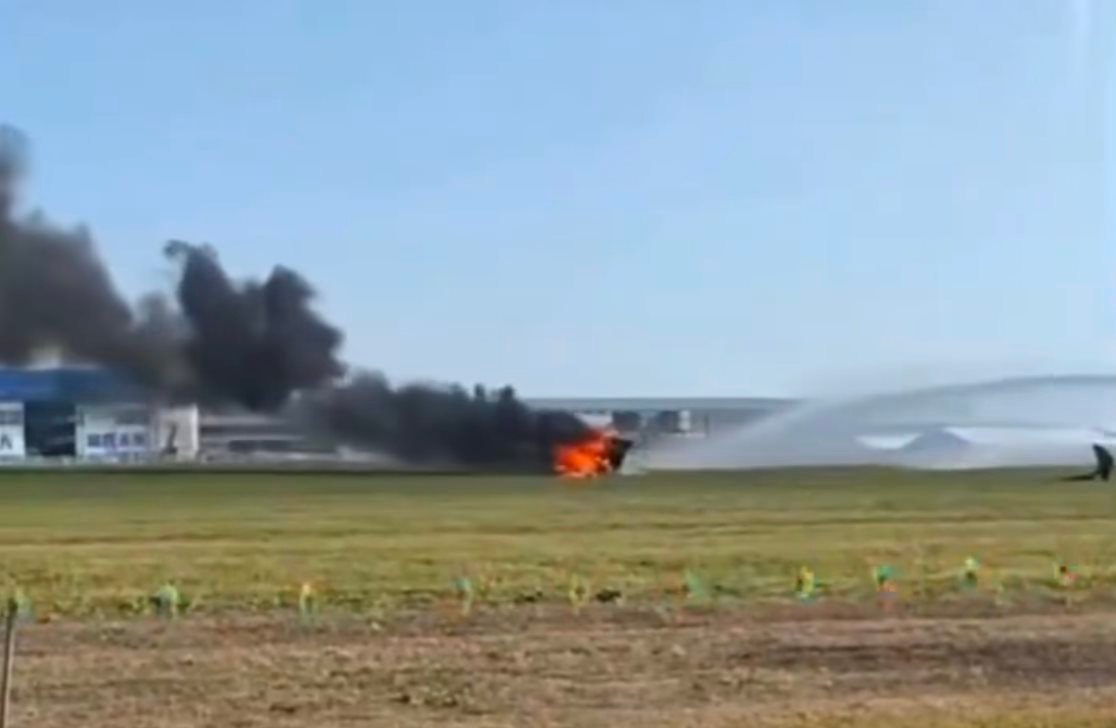 Xe điện bay của Trung Quốc gặp sự cố không ngờ: 2 phương tiện đâm nhau trên không, bốc cháy dữ dội, công nghệ có thực sự đỉnh cao? - Ảnh 3