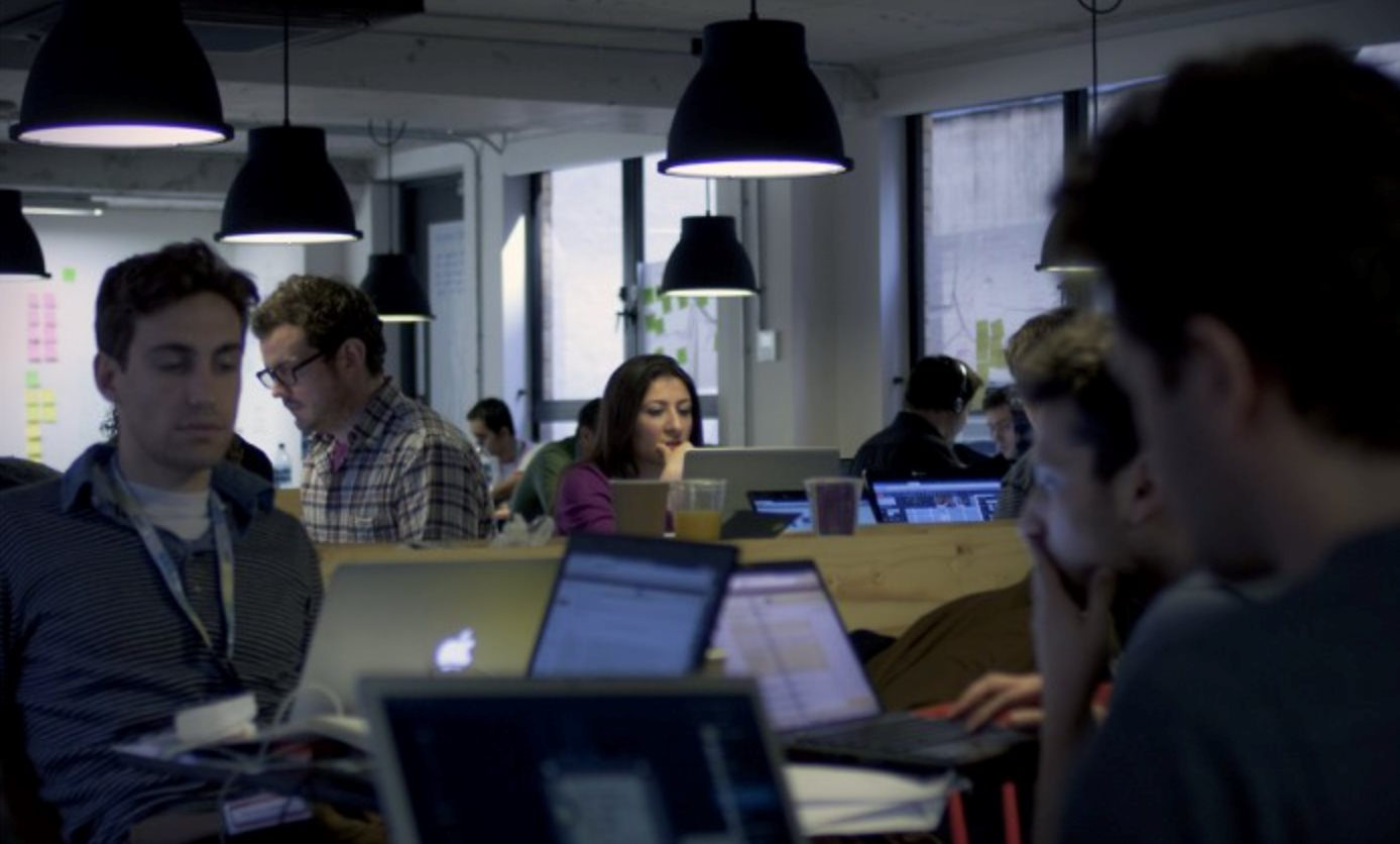 Sự thoái trào của ngành công nghệ Mỹ: Cựu kỹ sư đành xin làm barista, BĐS toàn thành phố chịu tác động - Ảnh 2