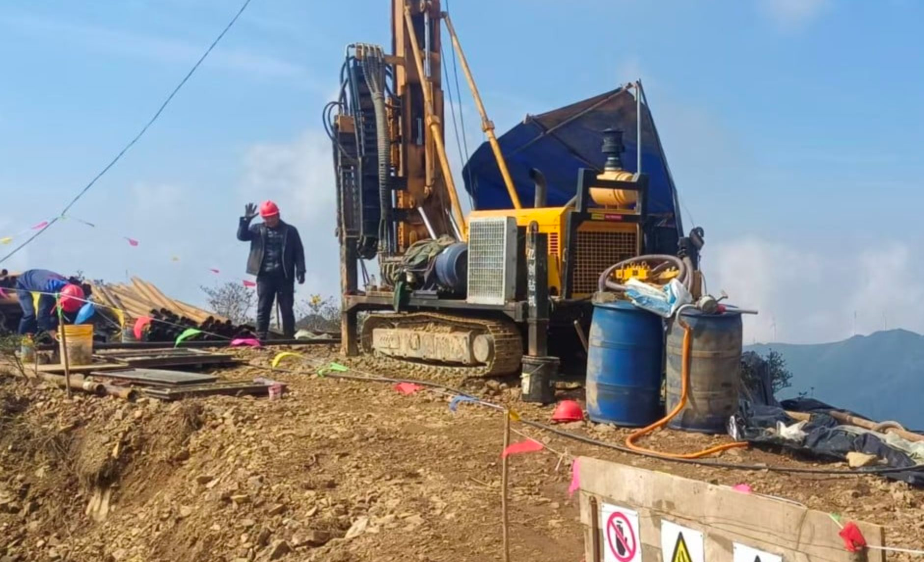 Mỹ làm nhưng không hiệu quả, Trung Quốc ra mắt thiết bị mạnh gấp 16 lần trong ‘phút mốt’: Vận hành hệ thống ăng-ten siêu khủng, truy tìm ‘kho báu’ ở độ sâu hàng nghìn mét - Ảnh 1