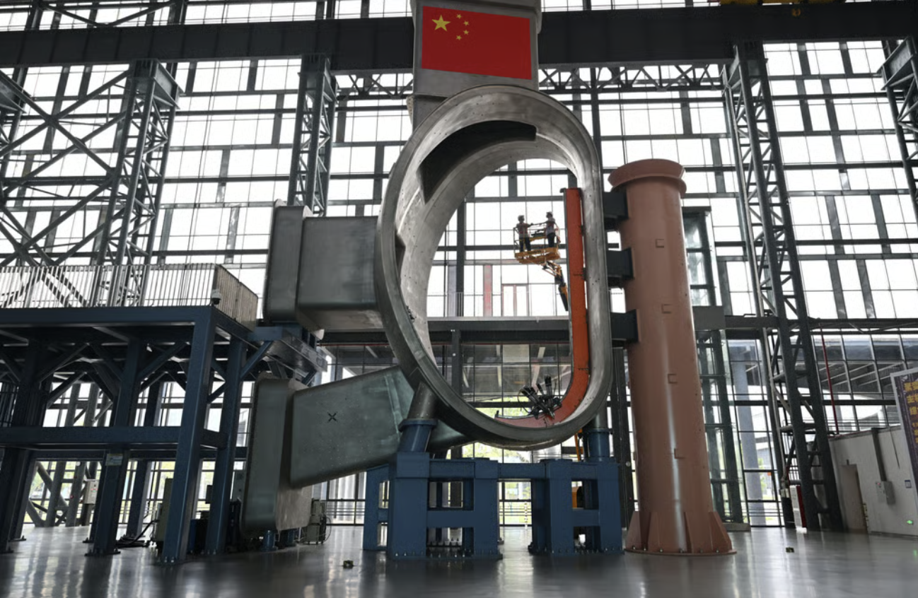 Không gì là không thể ở Trung Quốc: Ra mắt ‘quái vật’ 3 tay nâng ‘ngon ơ’ vật nặng 60 tấn, gấp 30 lần công suất của máy Nhật, phục vụ giấc mơ ‘đuổi theo’ Mặt trời - Ảnh 2