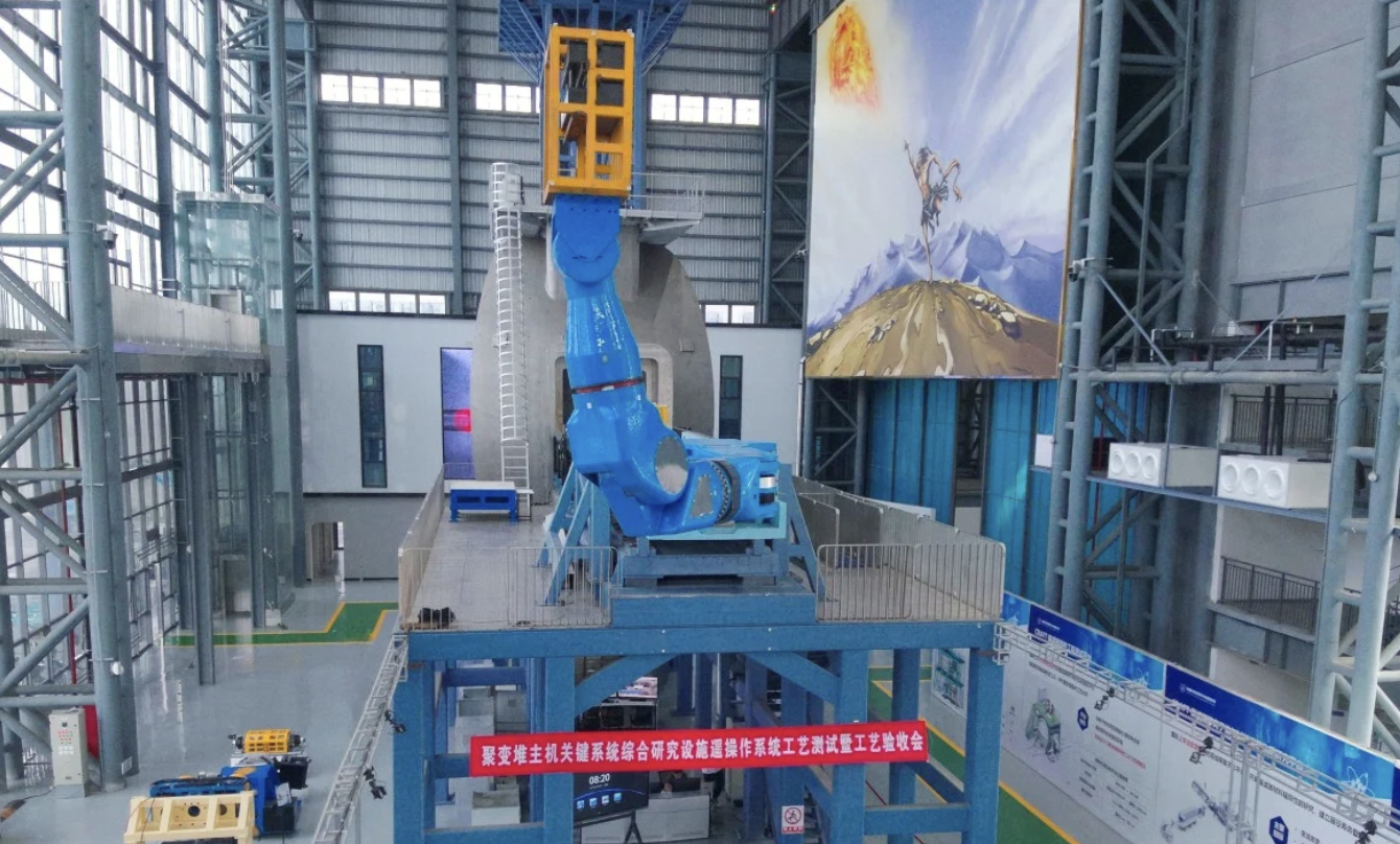 Không gì là không thể ở Trung Quốc: Ra mắt ‘quái vật’ 3 tay nâng ‘ngon ơ’ vật nặng 60 tấn, gấp 30 lần công suất của máy Nhật, phục vụ giấc mơ ‘đuổi theo’ Mặt trời - Ảnh 1