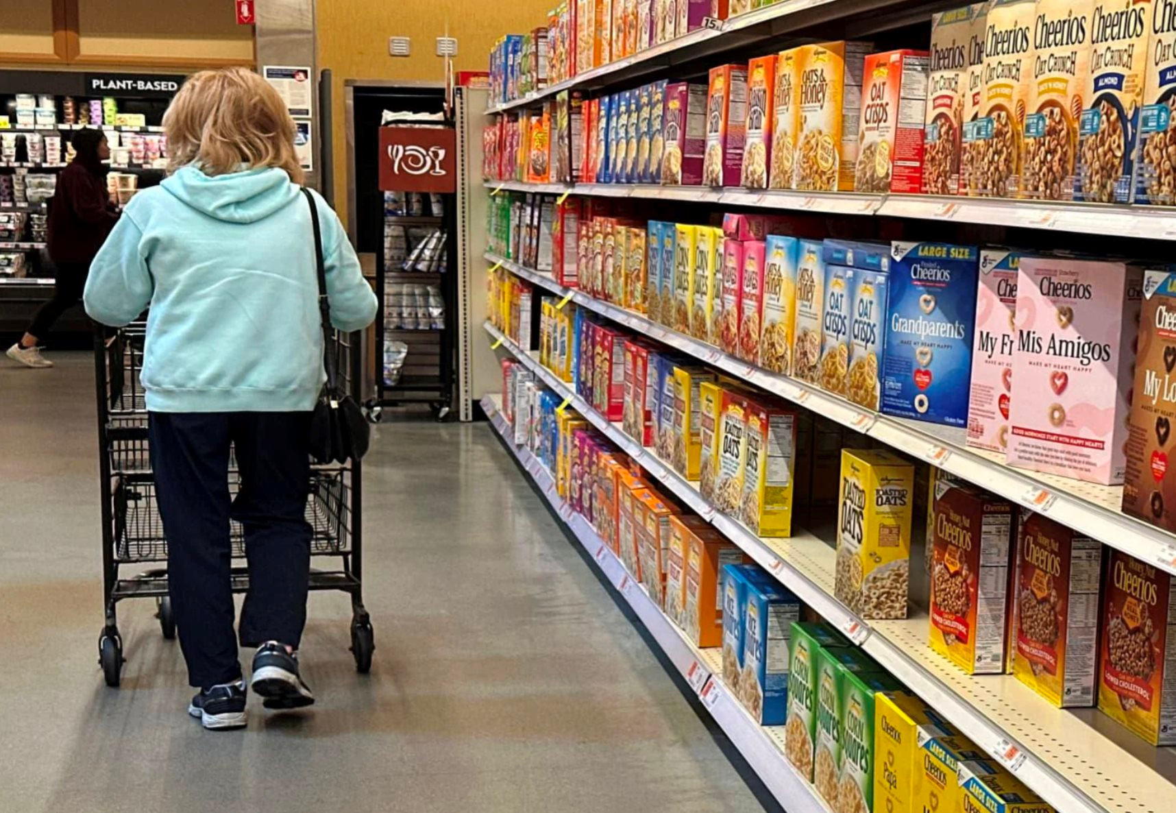 Thước đo lạm phát ưa thích của Fed được công bố: Giá hàng hoá ổn định, mở đường cho ngân hàng trung ương tiếp tục hạ lãi suất - Ảnh 1