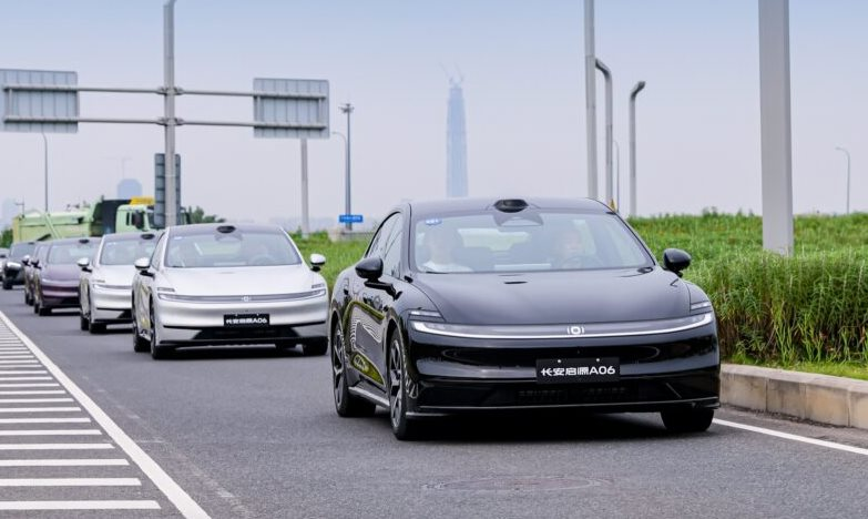 Hãng xe xây nhà máy tại Huế ra mắt sedan điện sạc nhanh trong 12 phút: Một lần sạc đi 630 km, giá khởi điểm hơn 400 triệu đồng - Ảnh 1