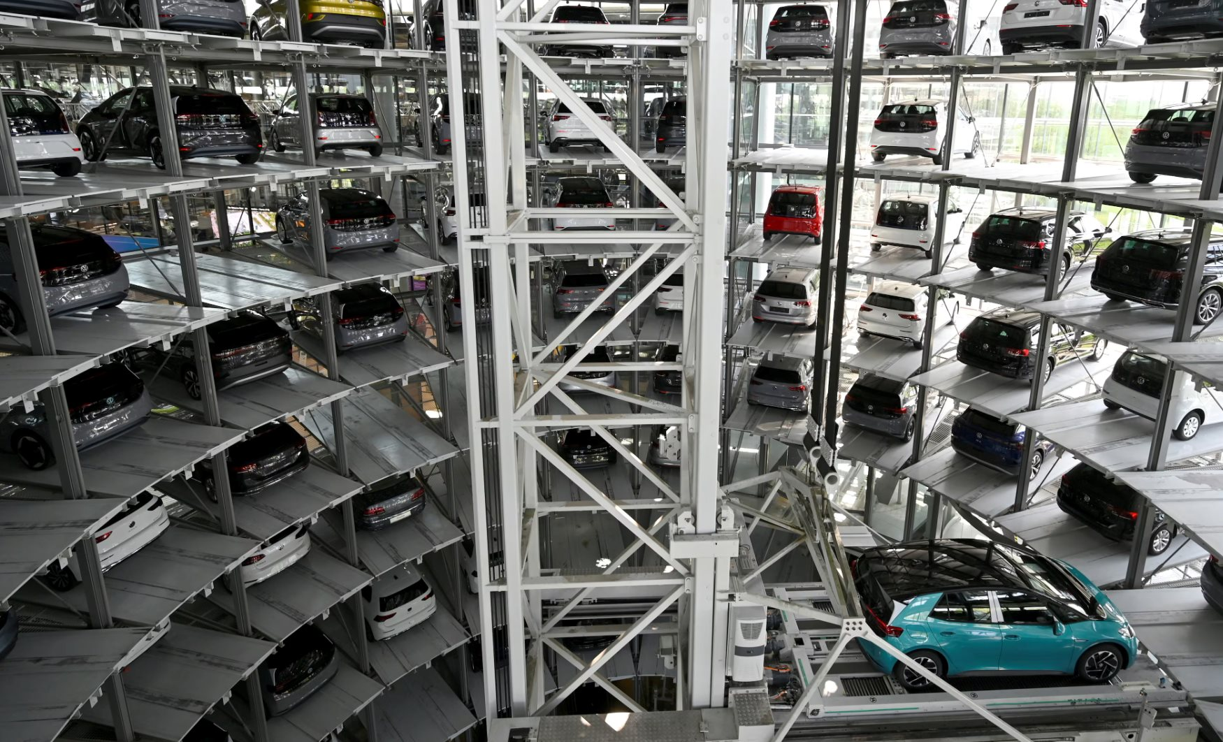 Volkswagen ngừng dây chuyền sản xuất xe điện, hàng nghìn công nhân phải nghỉ việc - Ảnh 1