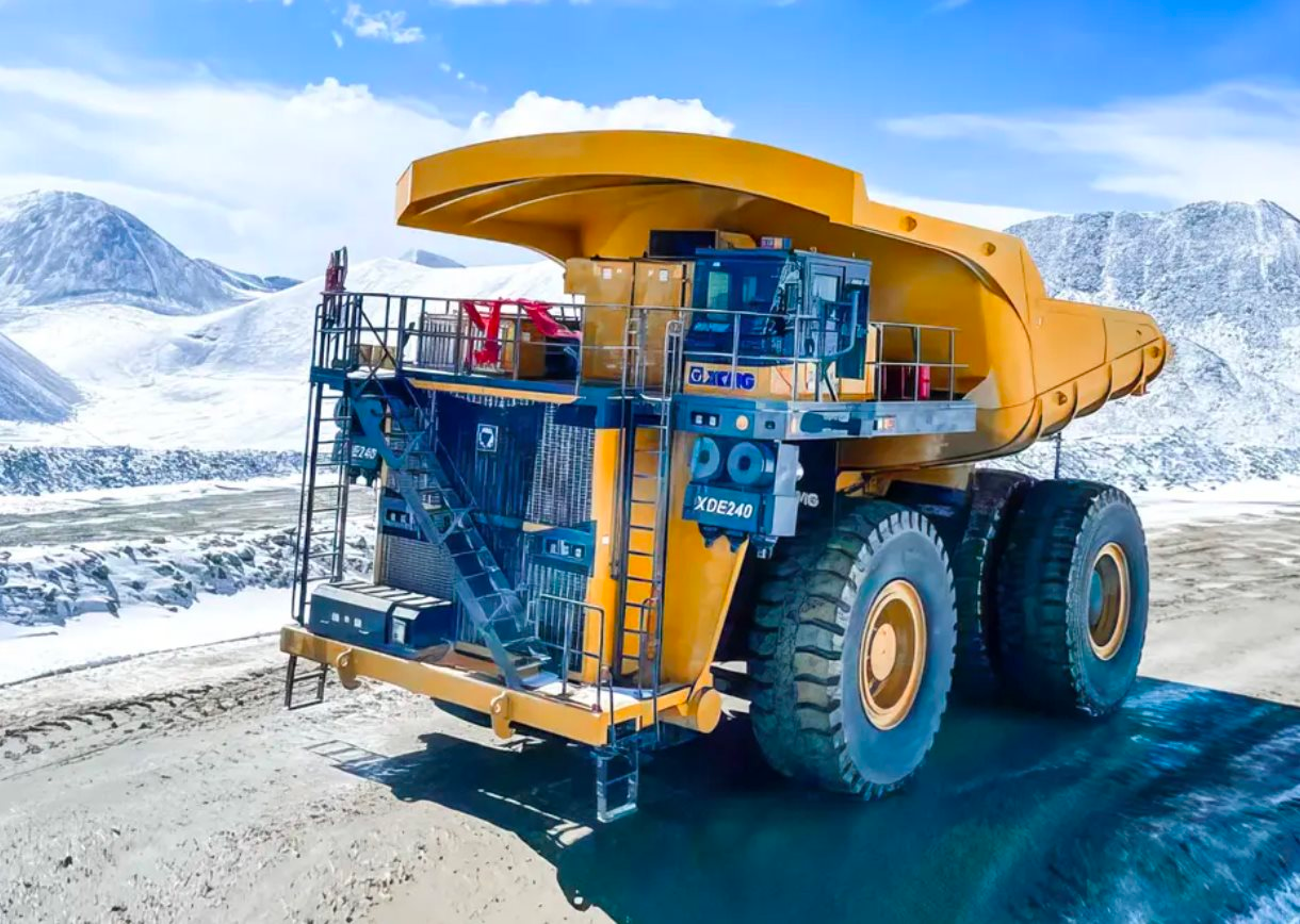 Phát hiện 200 xe tải 240 tấn không phát ra tiếng máy gầm rú, không cần xăng, âm thầm đào ‘kho báu’ ngày đêm không nghỉ - Ảnh 1