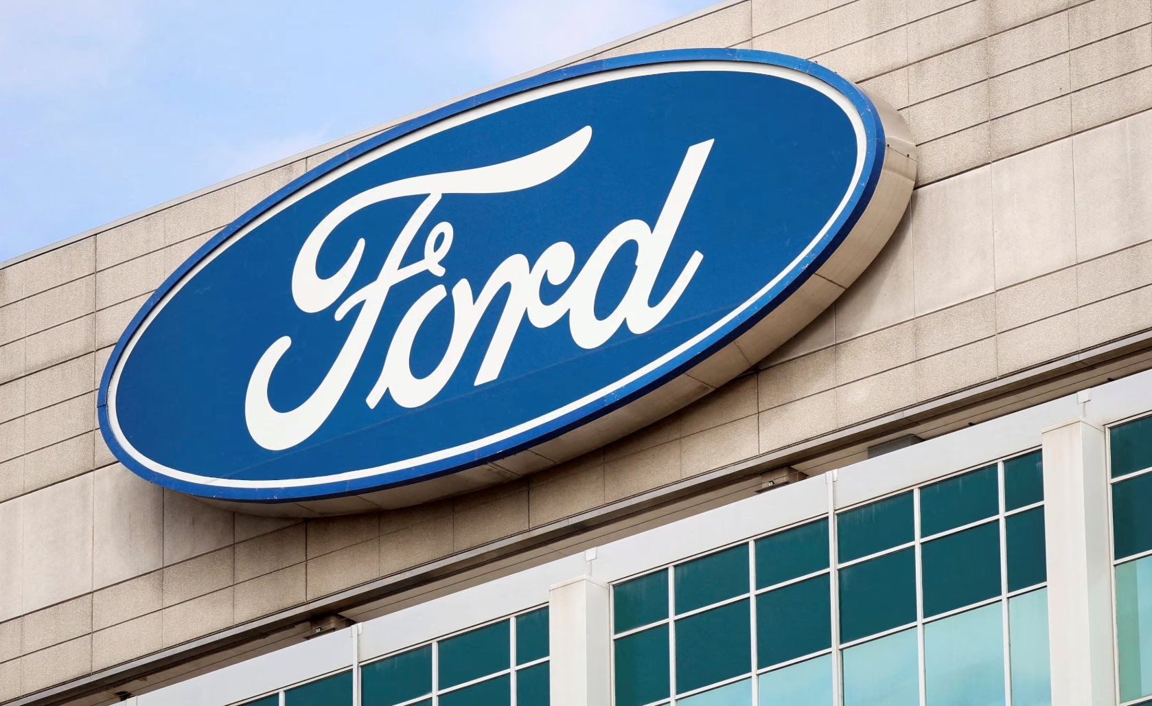 Chuyên gia dự báo 'một năm khó khăn' đối với ngành công nghiệp xe điện Mỹ - Ảnh 2