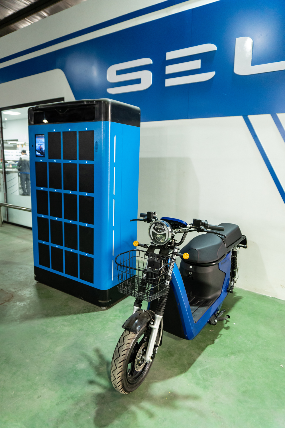 Trạm đổi pin Petrolimex đi vào hoạt động: Nhanh hơn đổ xăng, xe máy điện nhiều hãng có thể dùng chung - Ảnh 3