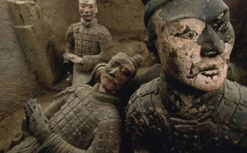 Khi khai quật đội quân đất nung trong lăng Tần Thuỷ Hoàng, chuyên gia đã phạm sai lầm lớn: 15 giây "mất mát" mà Trung Quốc mãi tiếc nuối - Ảnh 2