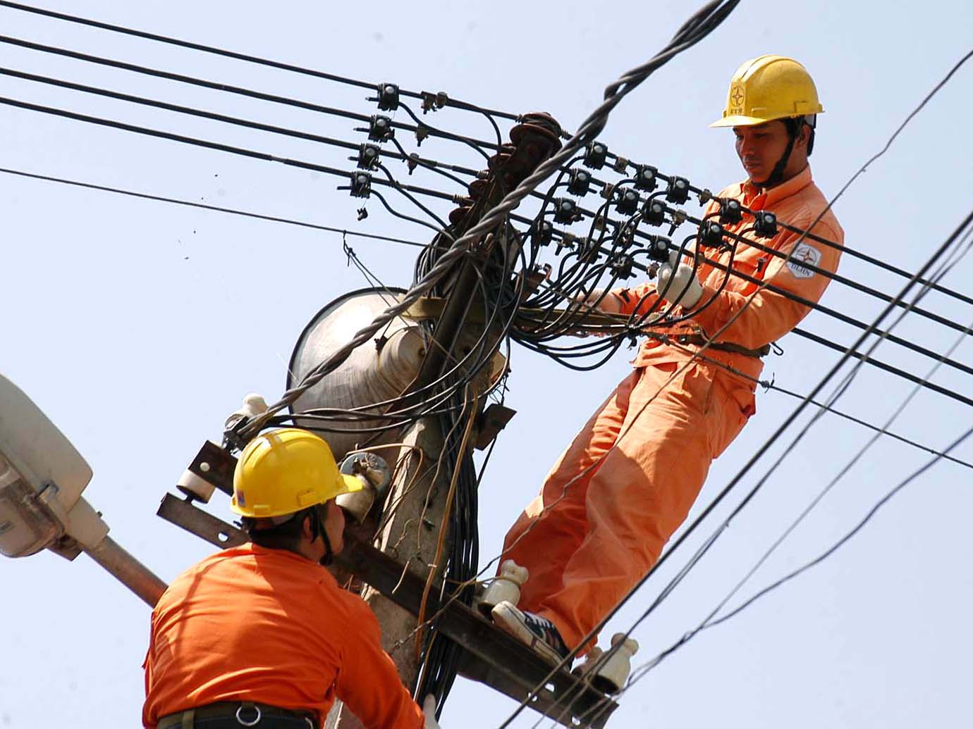 Giá điện "gánh" lỗ EVN tác động 30 triệu hộ gia đình, Hội Bảo vệ người tiêu dùng Việt Nam kiến nghị - Ảnh 1