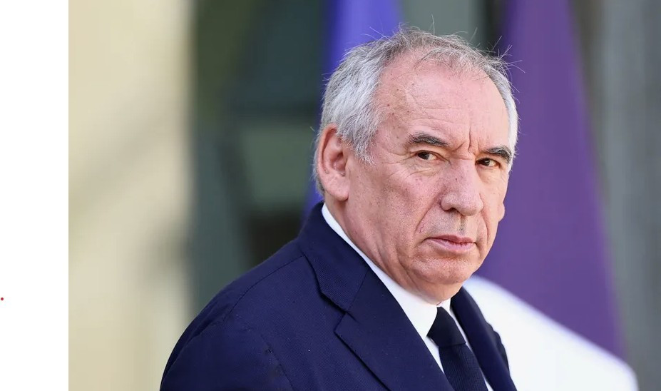 Pháp lại rơi vào khủng hoảng - Ảnh 1