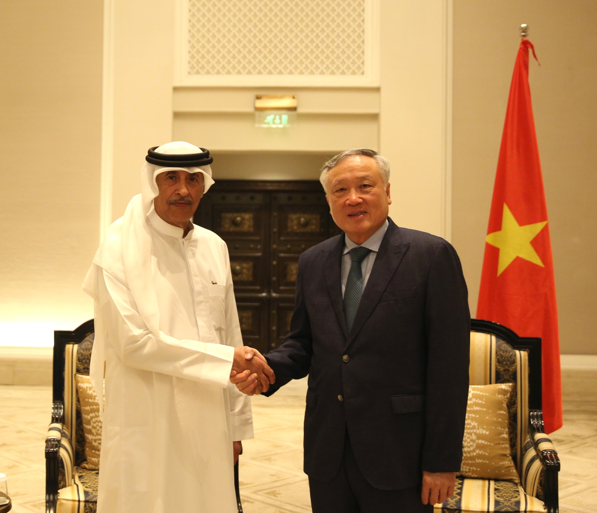 Tin vui từ UAE: "Ông lớn" G42 muốn bắt tay FPT và Việt Thái làm trung tâm dữ liệu, chủ nhân tháp Burj Khalifa sắp sang Việt Nam tìm cơ hội đầu tư - Ảnh 3